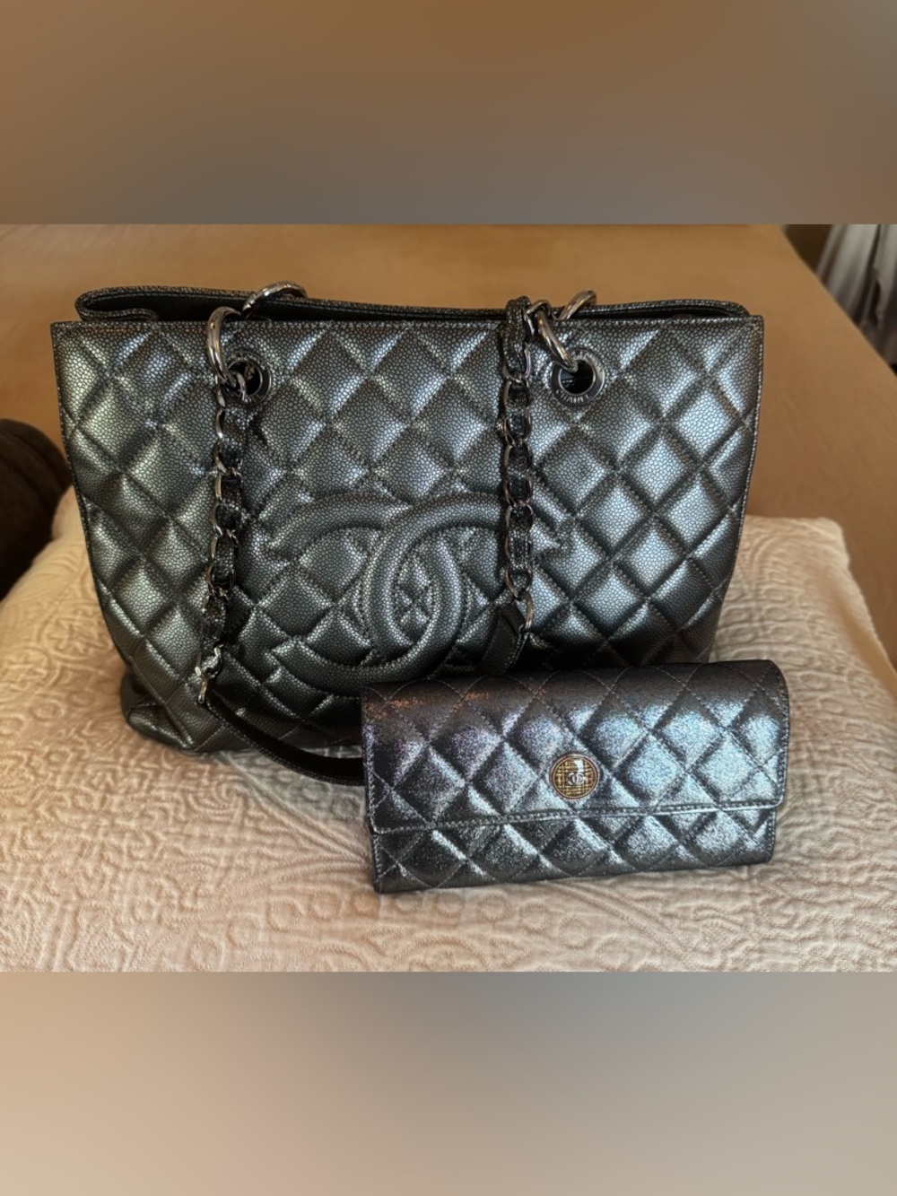 CHANEL Silver Quilted Wallet - Picture 12 of 15